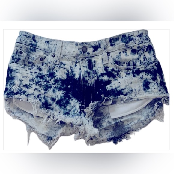 Carmar Pants - Carmar Denim Tie-Dye Shorts Fringed Hem 1” inseam Size 26